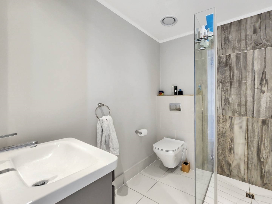 To Let 2 Bedroom Property for Rent in Mouille Point Western Cape